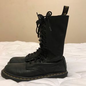 BLACK ORIGINAL DR. MARTENS WOMENS 8 US